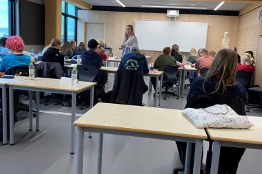 Forsidebillede for projektet E2E - med verdensmålene i hænderne. Brobygning fra efterskole til erhv...